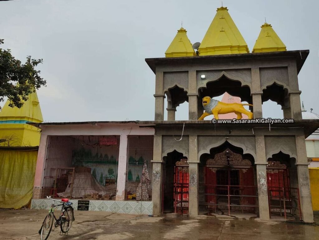 अति प्राचीन है बिक्रमगंज का मां यक्षिणी भवानी भलुनी धाम , मिलते हैं लंगूर | Yakshini Bhavani Bhaluni Dham 10 माँ यक्षिणी भवानी भलुनी धाम मंदिर का प्रवेश द्वार