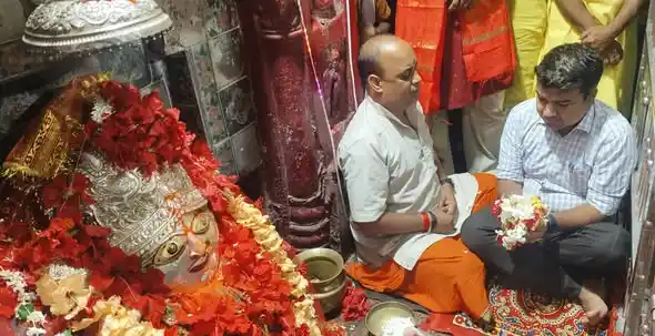 अति प्राचीन है बिक्रमगंज का मां यक्षिणी भवानी भलुनी धाम , मिलते हैं लंगूर | Yakshini Bhavani Bhaluni Dham 9 भलुनी भवानी धाम में डीएम दीपक कुमार मिश्रा और विधायक आलोक कुमार सिंह का निरीक्षण