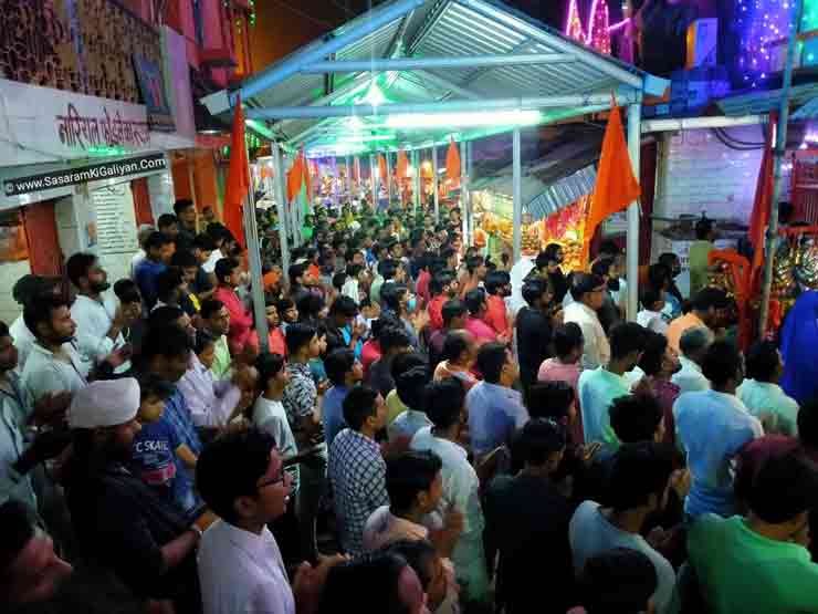 Crowd in Navaratri at Tarachandi Temple Sasaram मां ताराचण्डी धाम सासाराम में नवरात्रि के दौरान श्रद्धालुओं की भीड़