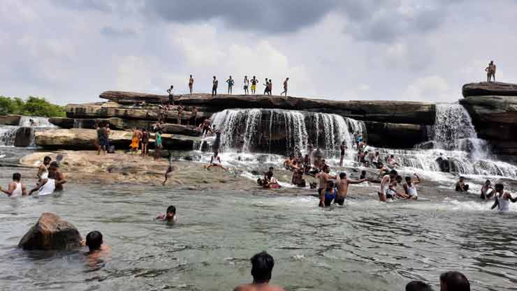 प्रकृति का मधुर संगीत सुनना है तो चले आईए मांझर कुंड | Manjhar Kund Waterfall 1 मांझर कुंड