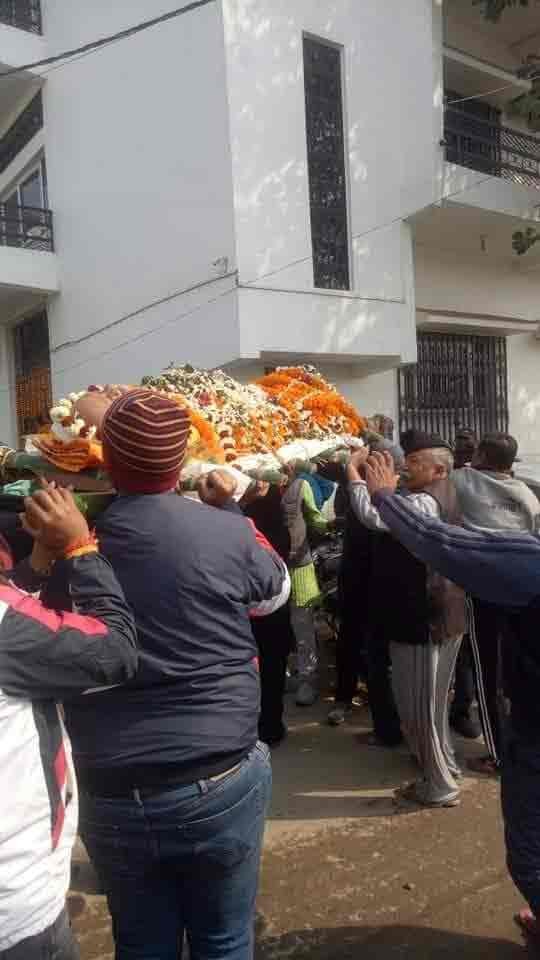 सासाराम के लाल ने अंग्रेजों को भी पढ़ाया था कानून,103 वर्षीय हरि नारायण पंचतत्व में विलीन हो गए | Scholar hari narayan singh passed away at 103 years 3 हरि नारायण सिंह कि अंतिम यात्रा , तिलई ,सासाराम ,रोहतास