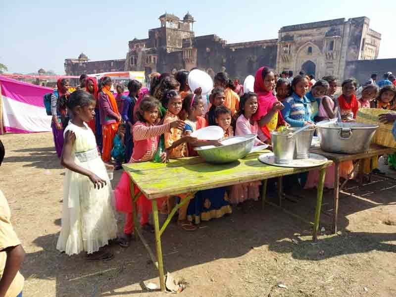 रोहतासगढ़ का पहला सरकारी वनवासी कल्याण महोत्सव ऐतिहासिक बन गया | Rohtasgarh vanvasi kalyan mahotsav 2022 17 रोहतासगढ़ वनवासी कल्याण महोत्सव 2022 में निशुल्क भोजन का प्रबंध