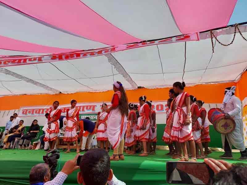 रोहतासगढ़ का पहला सरकारी वनवासी कल्याण महोत्सव ऐतिहासिक बन गया | Rohtasgarh vanvasi kalyan mahotsav 2022 9 रोहतासगढ़ वनवासी कल्याण महोत्सव 2022 में स्थानीय संस्कृति की झलक