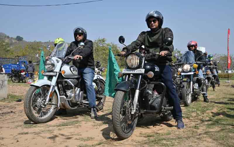रोहतास का 50 वा स्थापना दिवस भव्य रूप से 2 दिन मनेगा, जानिए क्या क्या खास होगा | Rohtas 50th sthapna divas roadmap 2 डीएम धर्मेंद्र कुमार ने रोहतासगढ़ महोत्सव के बुलेट सफारी में खुद बुलेट चलाया