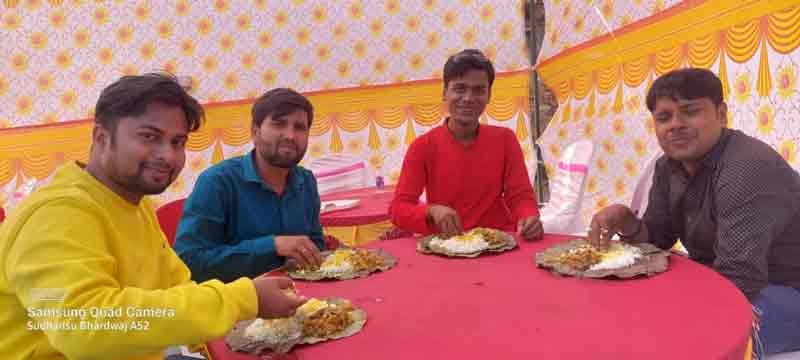 रोहतासगढ़ का पहला सरकारी वनवासी कल्याण महोत्सव ऐतिहासिक बन गया | Rohtasgarh vanvasi kalyan mahotsav 2022 18 हम लोगों ने भी रोहतासगढ़ वनवासी कल्याण महोत्सव 2022 में भोजन ग्रहण किया
