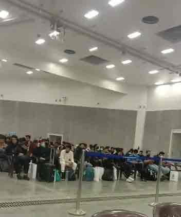 एयर फोर्स ने फ्री में युक्रेन से दिल्ली लाया सासाराम के अरुण को, बिहार सदन में ठहरने की व्यव्स्था | Arun sasaram evacuation ukraine war 3 रोमानिया एयरपोर्ट पर अरुण एवं अन्य हिंदुस्तानी