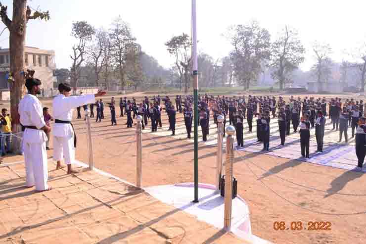 अपनी पुलिस ब्लैक बेल्ट विजेता से निशुल्क महिला डिफेंस ट्रेनिंग दिलवा रही है, ले लीजिए | Free Female Self Defence Training By Police 4 रोहतास पुलिस द्वारा दिया जा रहा निशुल्क महिला आत्मरक्षा प्रशिक्षण