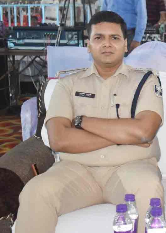 फेक फेसबुक आईडी बना कर लड़की बदनाम करने वाला अरमान अली को 14 महीने बाद पुलिस ने दबोचा, 2 एंड्रॉयड फोन भी जप्त | Fake facebook account creator arman ali catched by dawath police 2 एसपी आशीष भारती