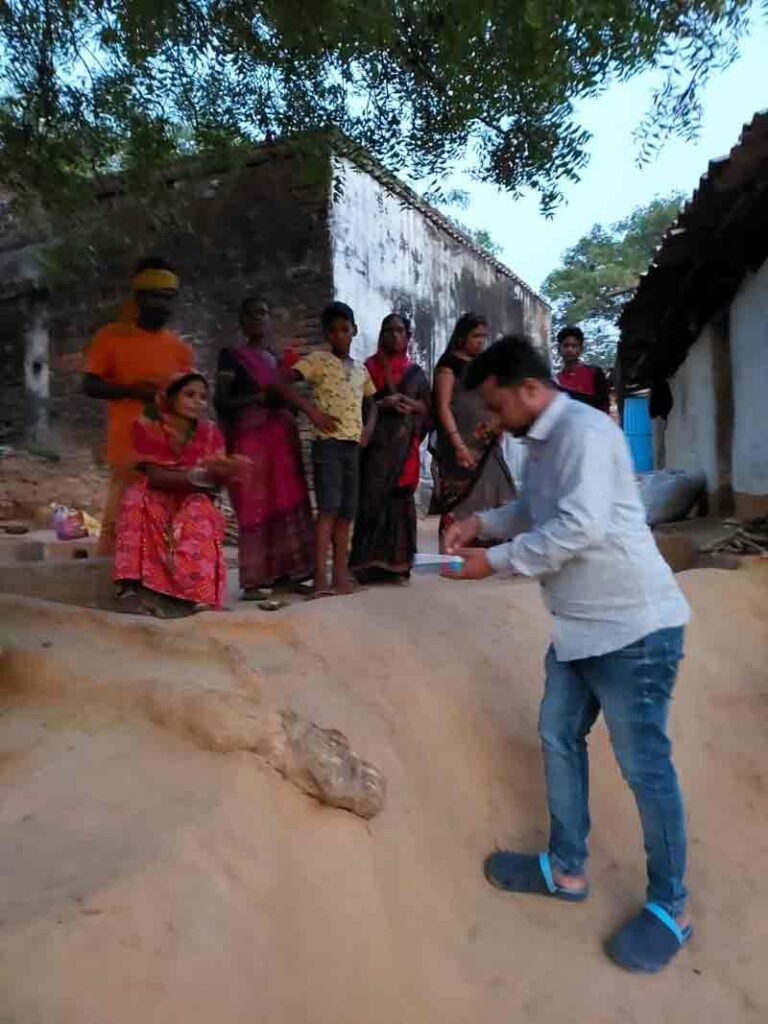 ताराचंडी धाम सासाराम में कोल आदिवासी समुदाय के बीच सामाजिक सेवा कार्यक्रम