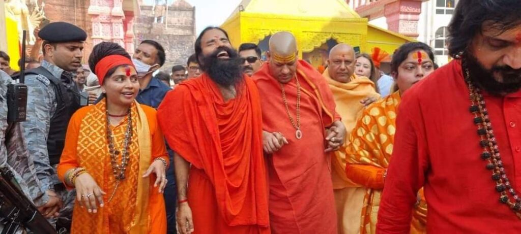 देश के चौथे बड़े शिव का सासाराम में उद्घाटन , बाबा रामदेव से लेकर कई वीआईपी बने साक्षी | india's 4th tallest shivlinga inauguration pilot baba sasaram 6 लोकार्पण समारोह में बाबा रामदेव के अलावा निरंजनी अखाड़ा के कैलाशानंद गिरी, किन्नर अखाड़ा के लक्ष्मी नारायण त्रिपाठी, जूना अखाड़ा के अरूण अवधूत महाराज, स्वामी चिदानंद सरस्वती, पंचायती अखाड़ा के कैलाशानंद गिरी, वरिष्ठ महामंडलेश्वर अर्जुन पूरी जी ने संयुक्त रूप से लोकार्पण किया।